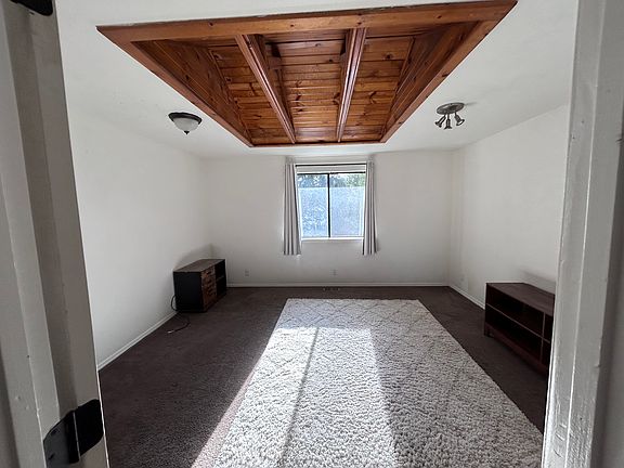 3rd image of 6091 N Brook Pl