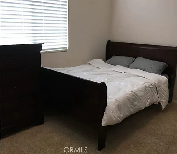 5 bed, 4104 sqft, $2,400 — Photo 3