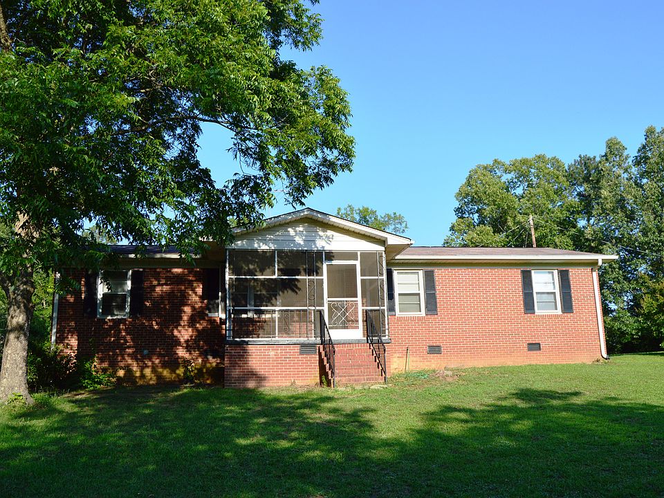 1st image of 210 Sanders Dr