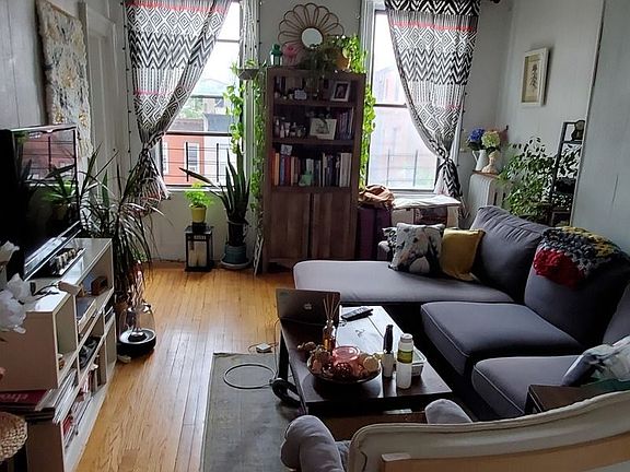 5th image of 521 Willoughby Ave #4F
