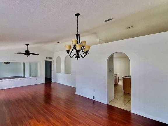 3rd image of 11495 Cavern Rd