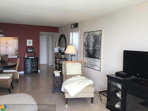5th image of 437 Golden Isles Dr APT 6B