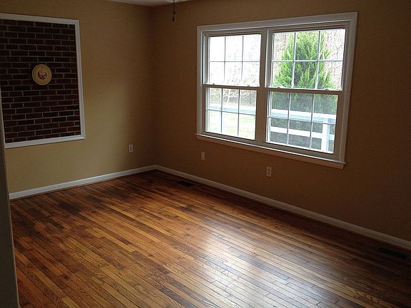 4th image of 818 Noell Ln