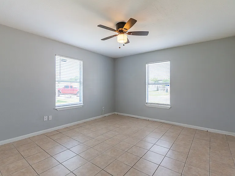 7642 Oak Chase — Photo 14