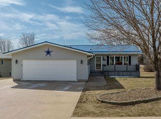 504 Prairie Hills Dr, Central City, IA 52214
