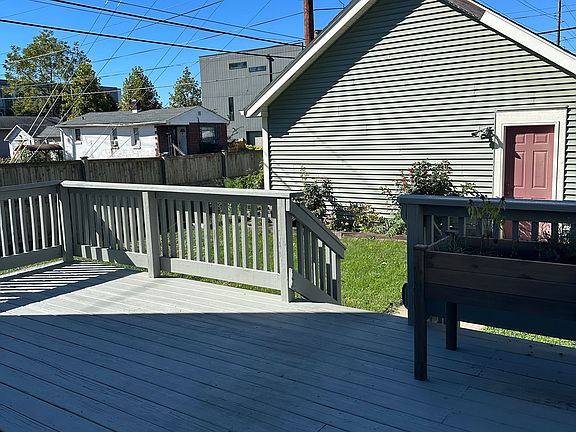 4th image of 1704 Yandes St