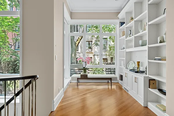 Sold by Leslie J. Garfield | media 4