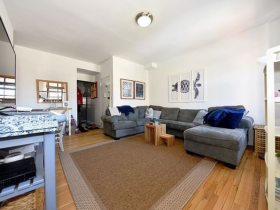 3rd image of 222 W 15th St APT 9B