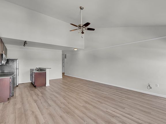 4th image of 233 N Main St APT 508