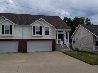 4031 Chesapeake Dr, Saint Joseph, MO 64506