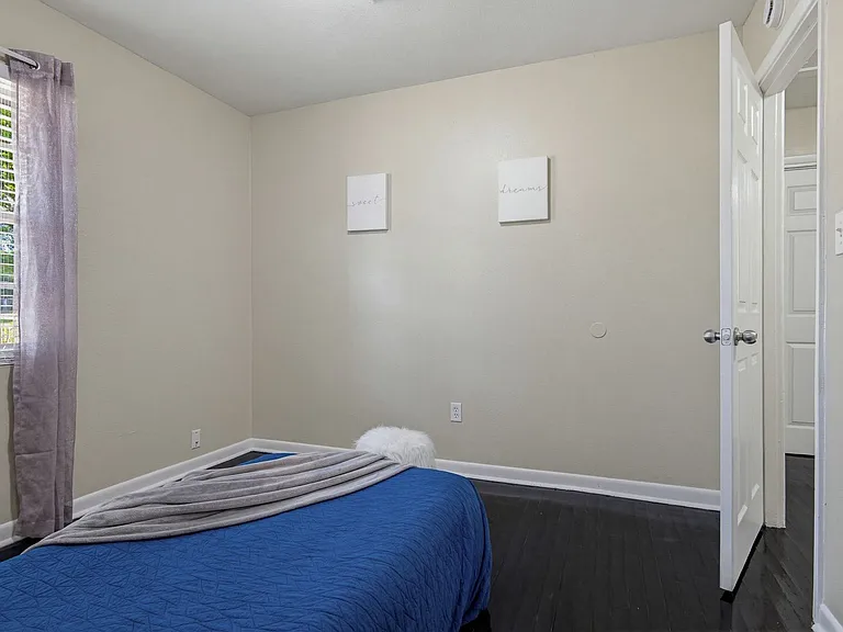 1095 Texas Pkwy — Photo 24
