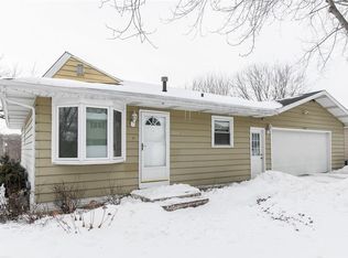 1716 S View Dr NW, Cedar Rapids, IA 52405