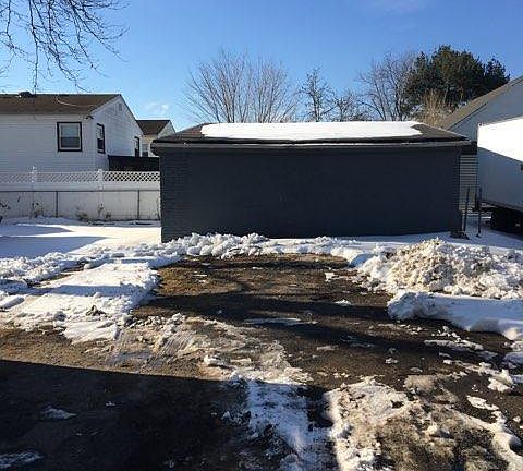 4th image of 170 Van Name Ave