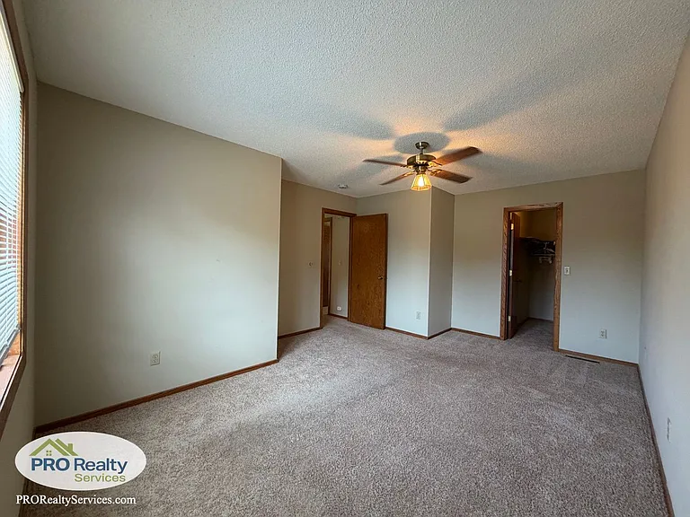 5642 Royal Oaks Dr — Photo 9