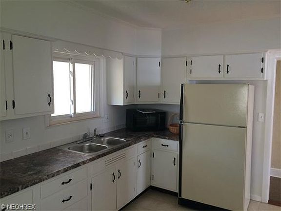 2nd image of 2065 Clarence Ave