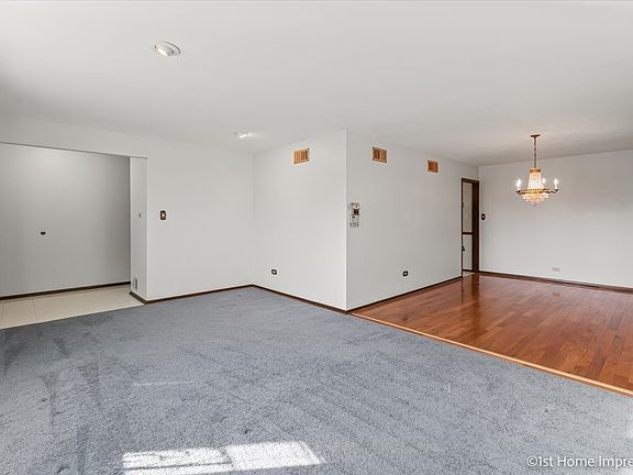 4th image of 10116 Menard Ave