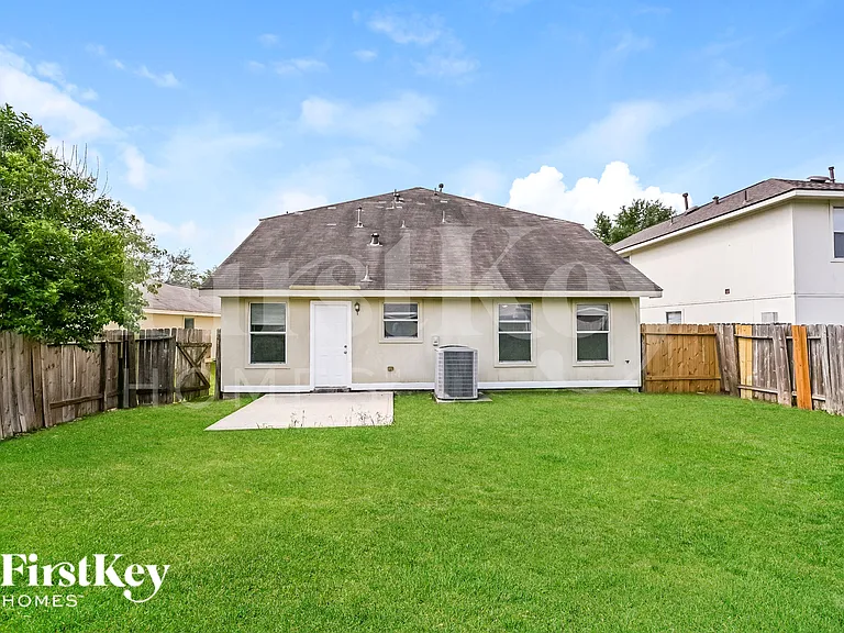 1319 Seagler Pond Ln — Photo 18