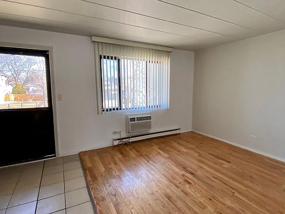 3rd image of 945 Troost Ave APT 11
