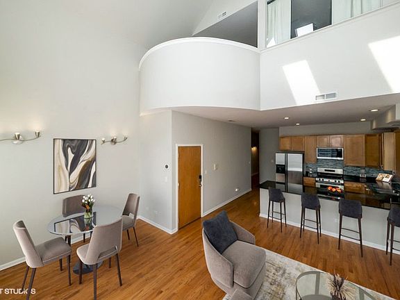 3rd image of 1726 W Diversey Pkwy #3E