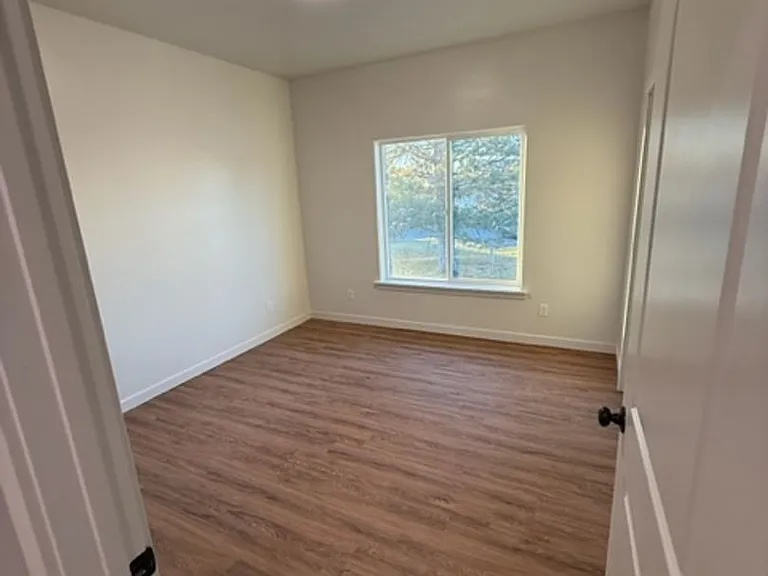 321 & 329 Pheasant Rd W — Photo 14