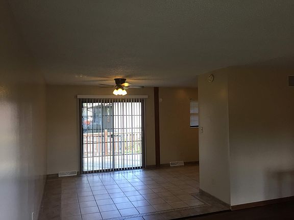4th image of 5542 Bradley Dr