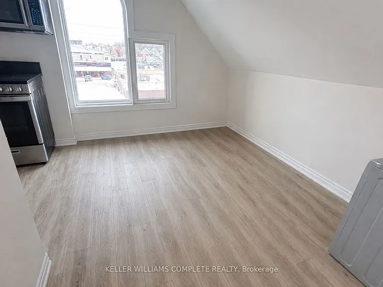 76 Wentworth St S #3 — Photo 6