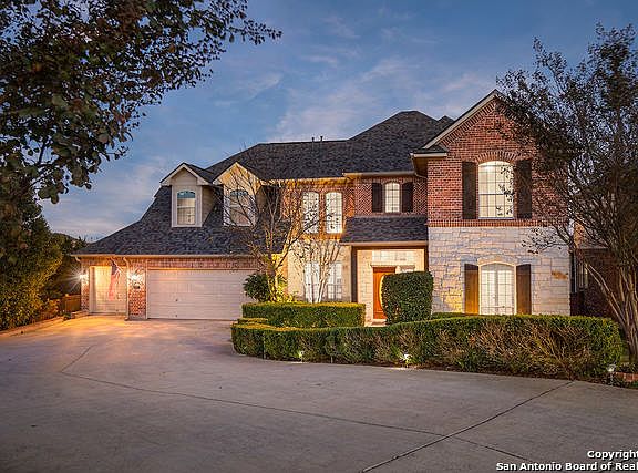 2nd image of 914 Corkwood Trl