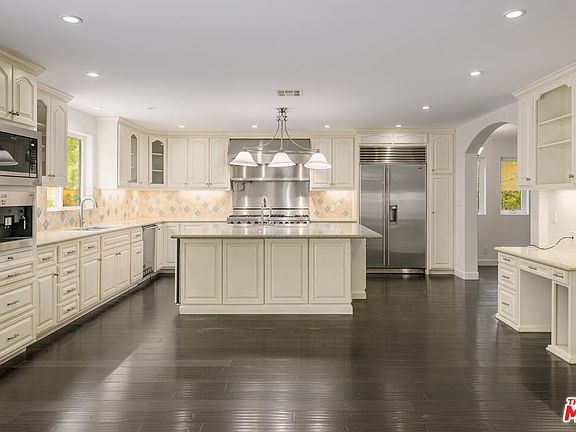 5th image of 2627 Castle Heights Pl