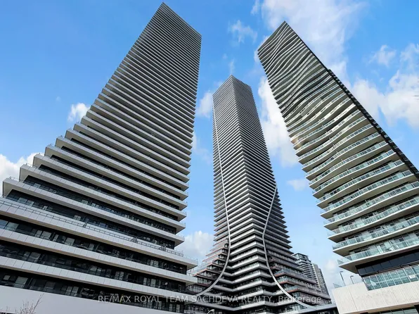 30 Shore Breeze Dr #5810, Toronto, ON M8V 0J1