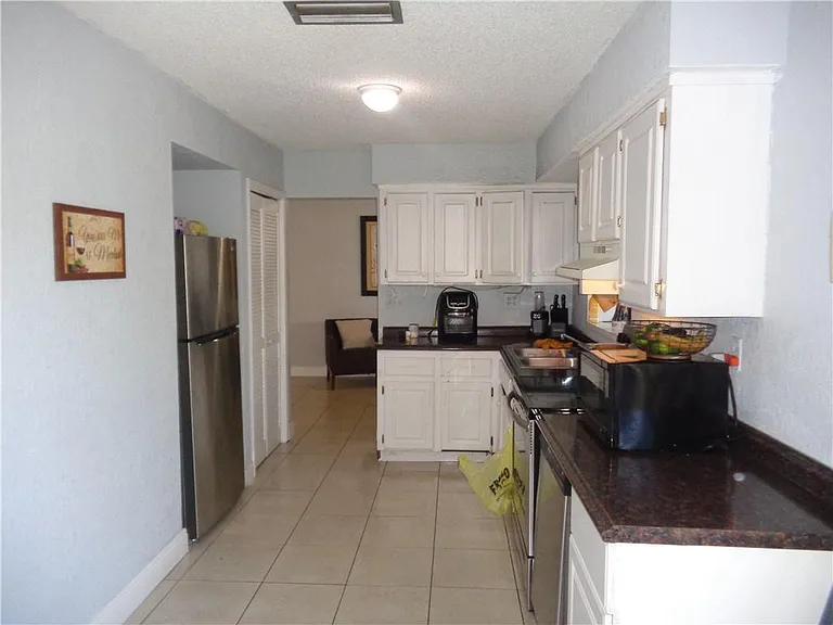 9571 Sunset Strip — Photo 4