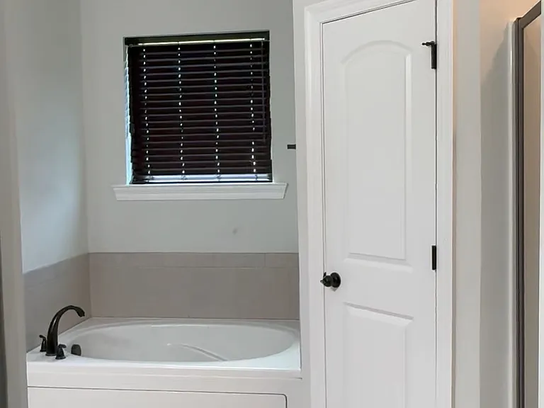 2069 Westbank Dr — Photo 10
