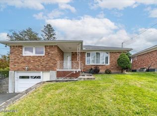 7 Rose Ct, Albany, NY 12209