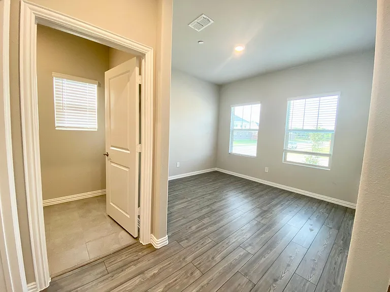 210 Monarch Way — Photo 26