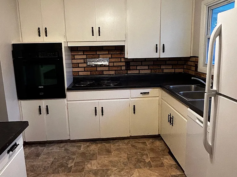 1753 Bowie Dr — Photo 2