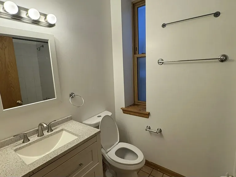2424 W Polk St #2W — Photo 8