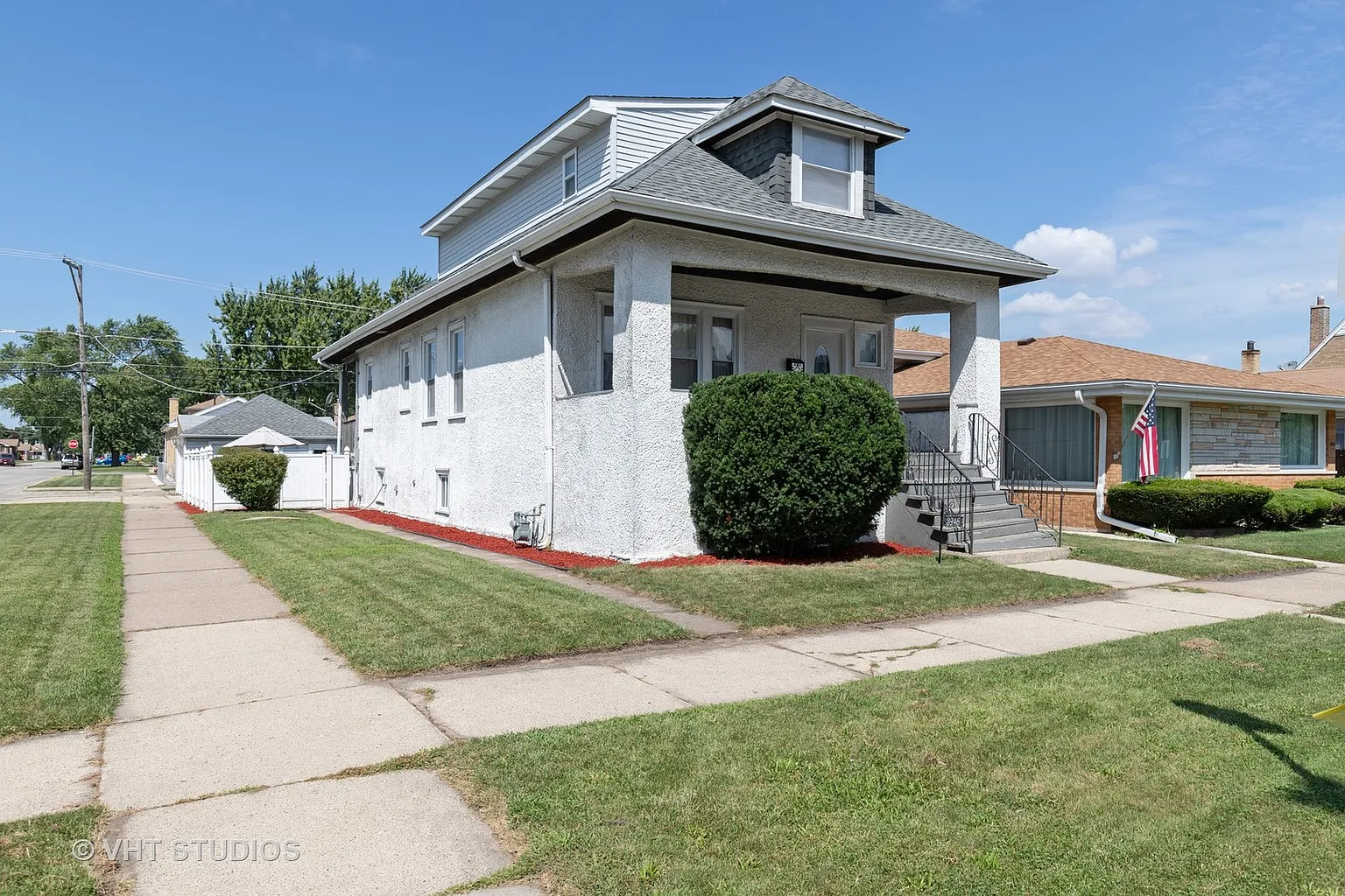 3946 Euclid Ave photo 1