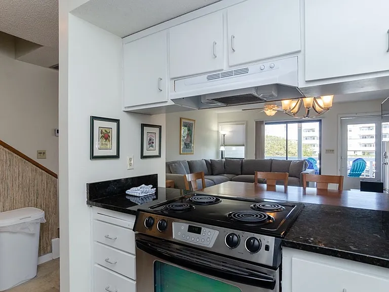 4 E Greensboro St #A — Photo 6