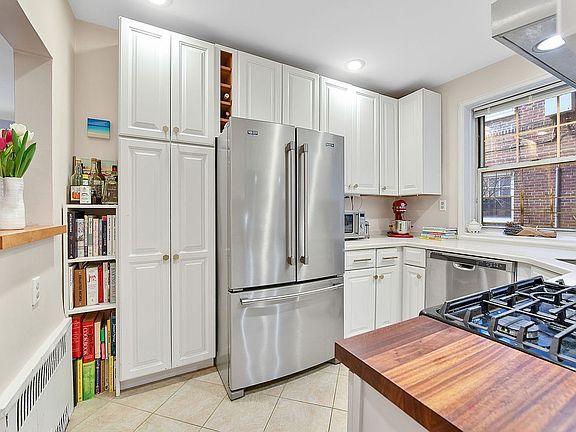 4th image of 601 E 19th St APT 1E