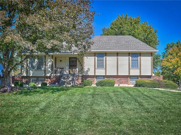 8824 E 81st Ter, Raytown, MO 64138