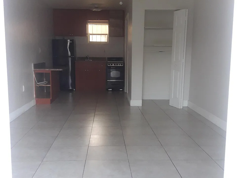 645 NW 32nd St #7