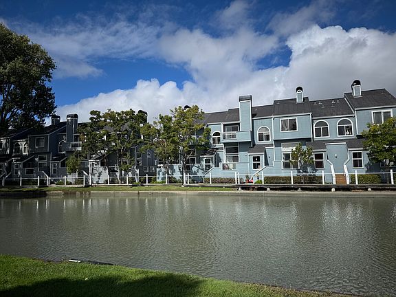 2nd image of 718 Portwalk Pl