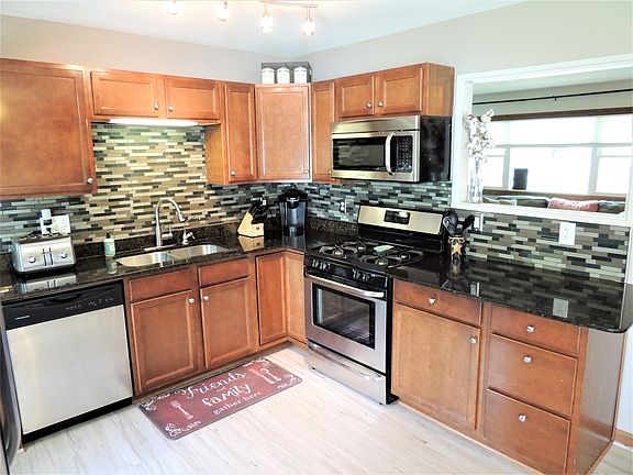 4th image of 2352 Jansen Ave