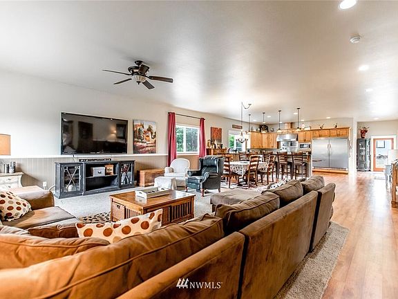 5th image of 8104 210th Avenue E
