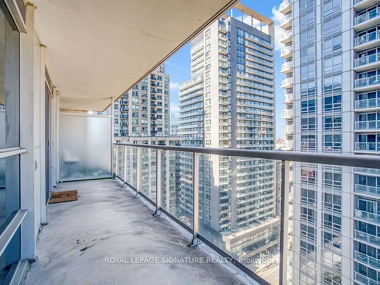 761 Bay St #1914 — Photo 32