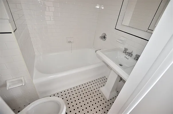 Rented by Manhattan Realty Group | media 14