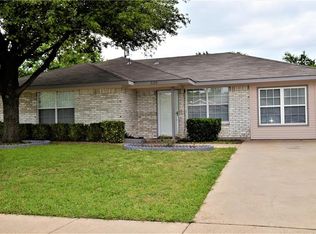 525 Mary Jane Ln, Seagoville, TX 75159