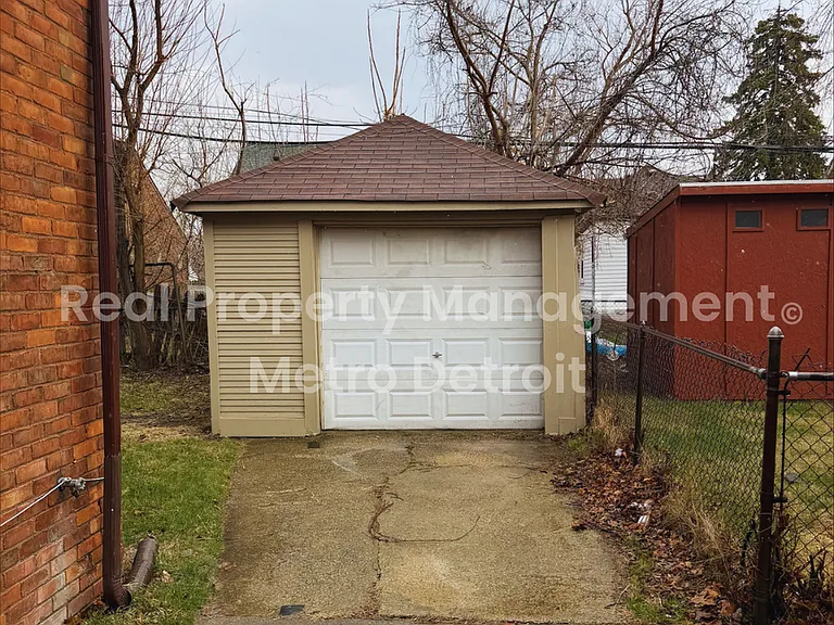 16210 Ferguson St — Photo 19