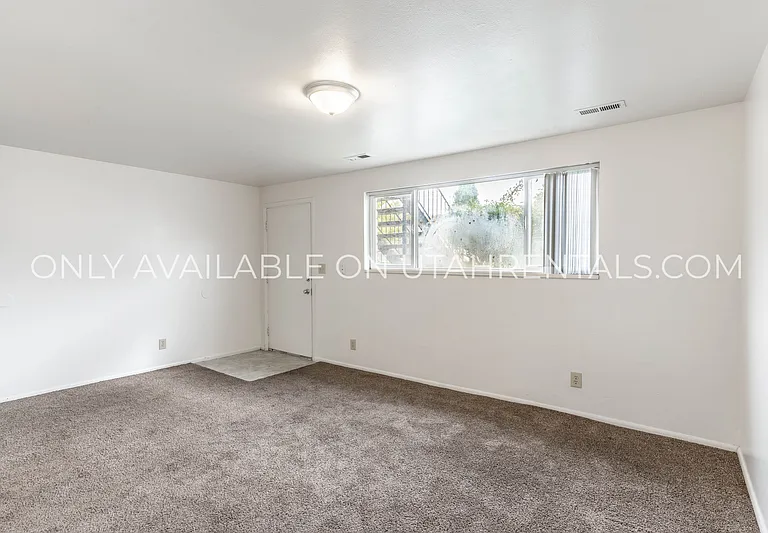 1036 S Virginia Cir — Photo 10