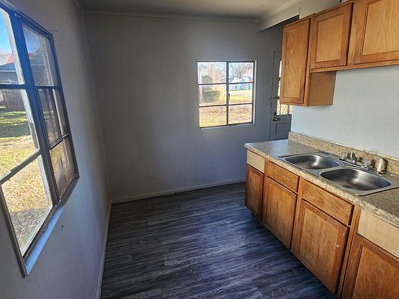 4th image of 501 Plum St
