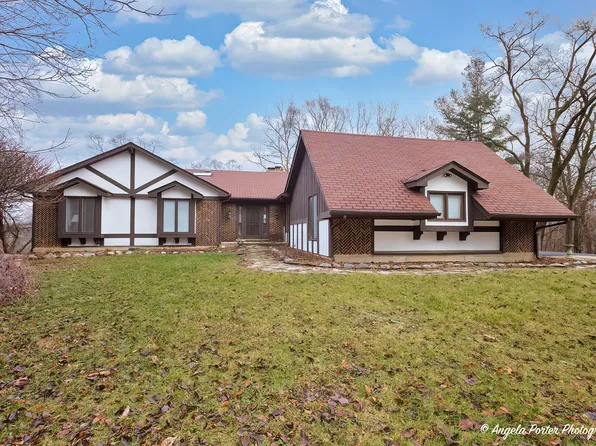 26150 N Lakeland Dr, Lake Barrington, IL 60084